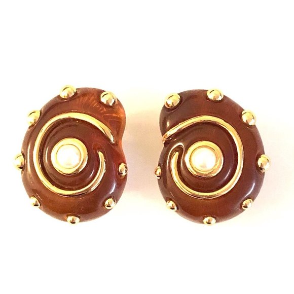 KENNETH JAY LANE, BLACK RESIN SNAIL SHELL CLIP E… - Picture 3 of 7